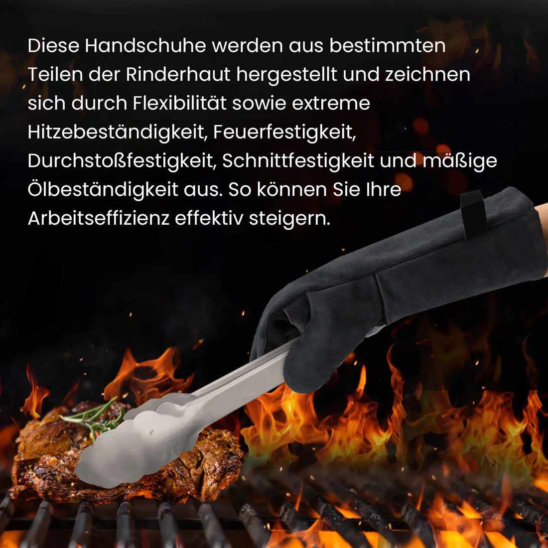 Lederhandschuh hält eine Grillzange über einem Grillrost mit Fleisch und offenen Flammen
